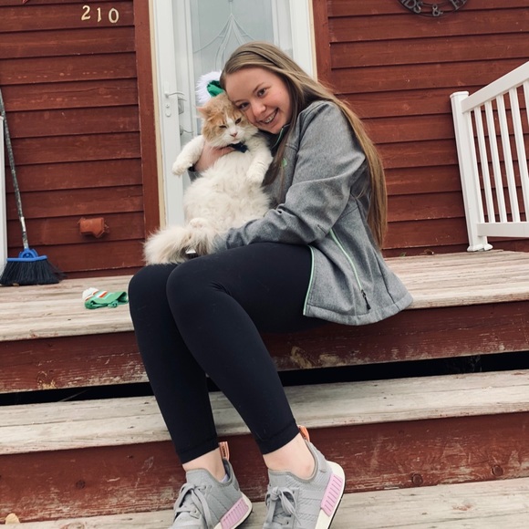 Meet your Posher, Kelly - Picture 1 of 1